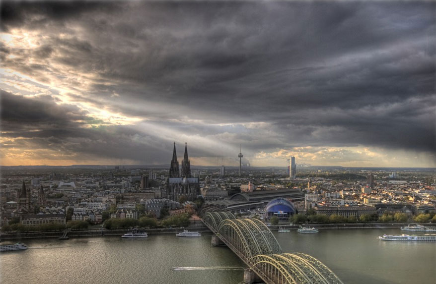 Sturmwolken über Köln